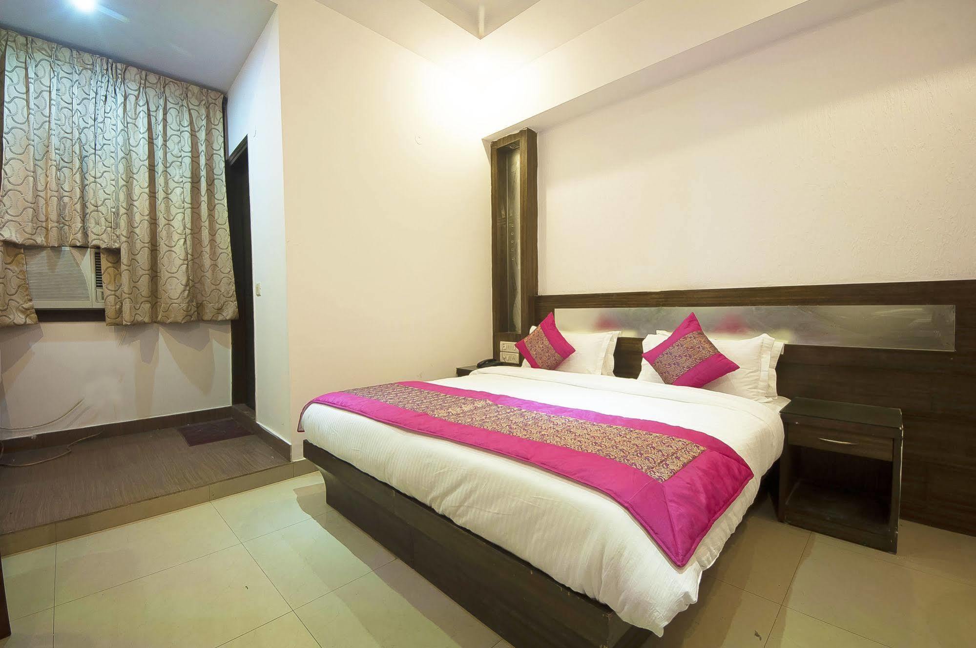Oyo 3472 Hotel Rama Inn New Delhi Eksteriør billede
