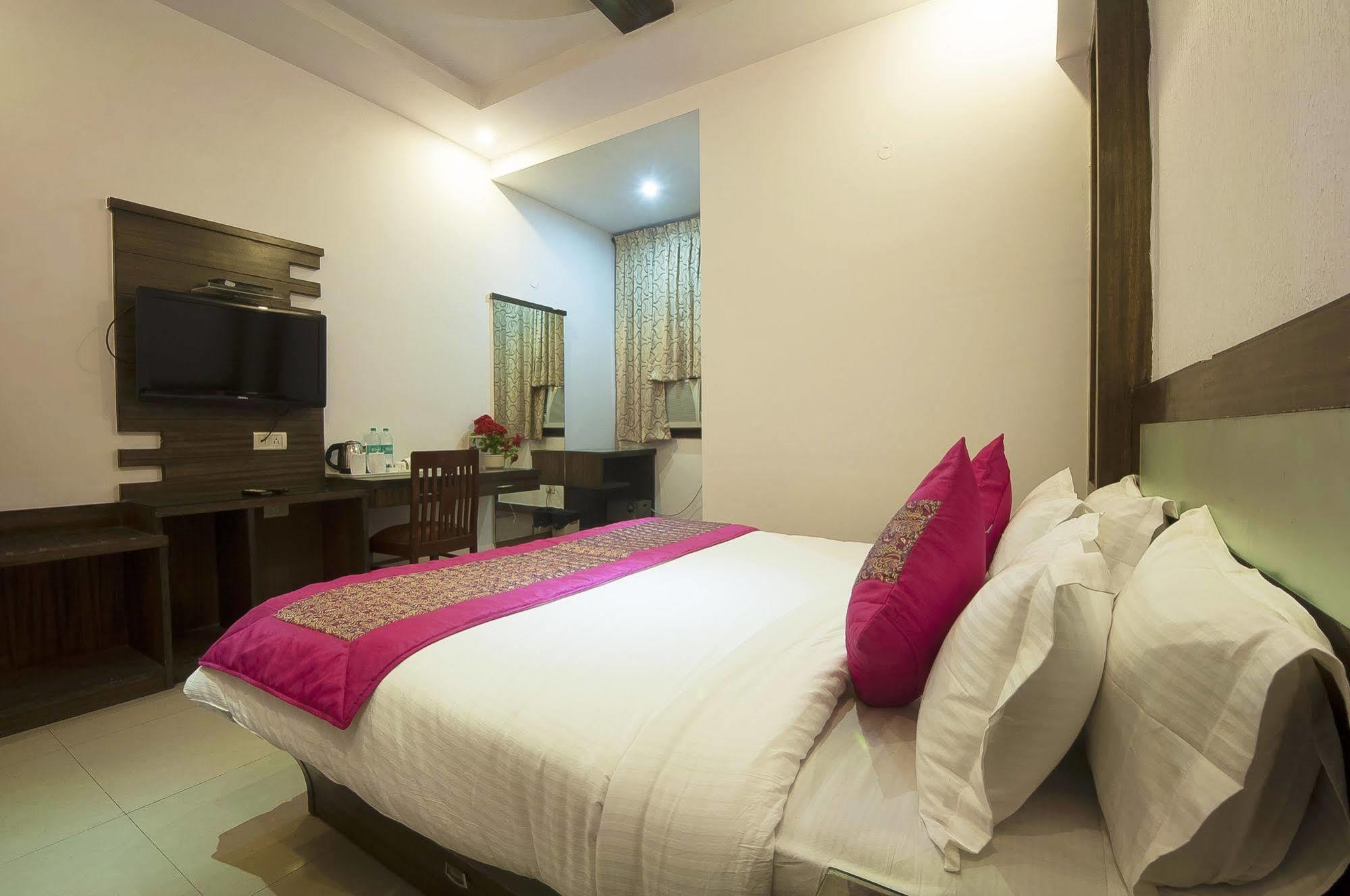 Oyo 3472 Hotel Rama Inn New Delhi Eksteriør billede