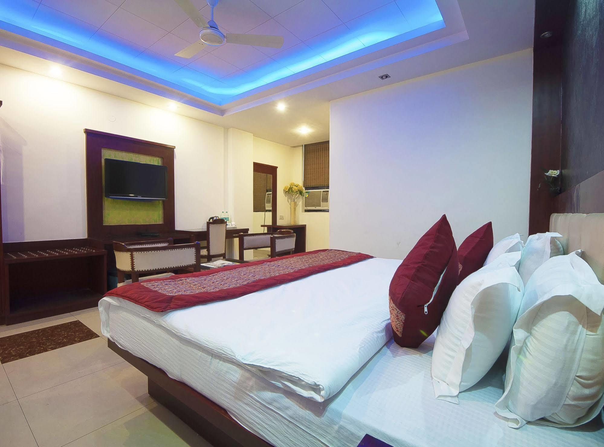 Oyo 3472 Hotel Rama Inn New Delhi Eksteriør billede